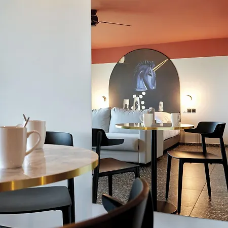 Dina Morgabine Saint Denis-2